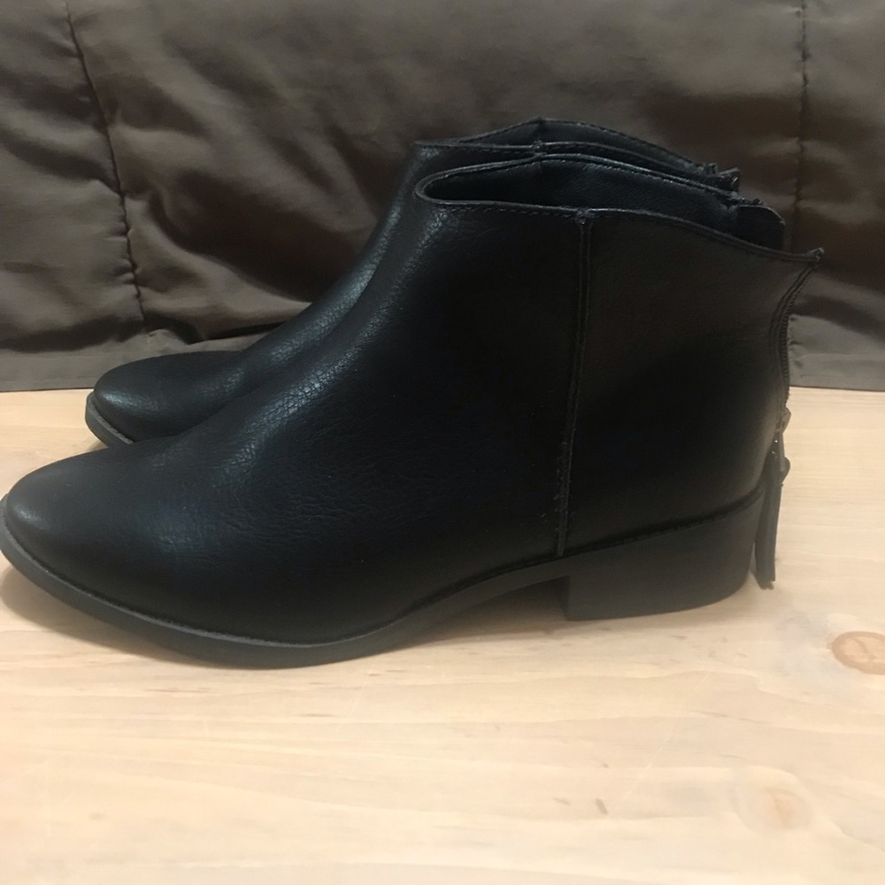 Black booties size 8 zipper in back